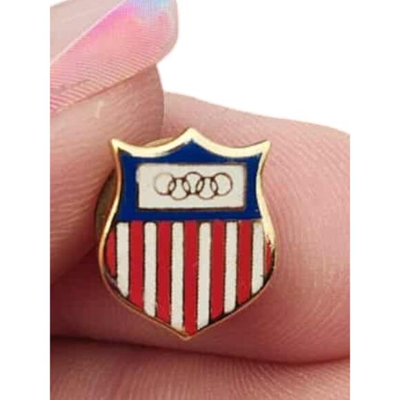 Vintage USA Olympic Shield Pin Union Pacific Railroad Olympic Rings enamel - Picture 1 of 3